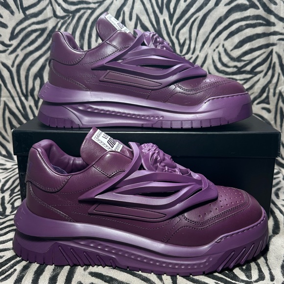 Versace - Picture 2 of 7